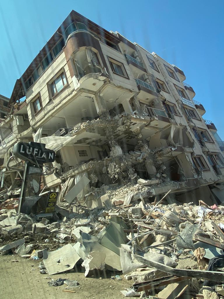 SAĞ YANIM HÜZÜN SOL YANIM ACI!