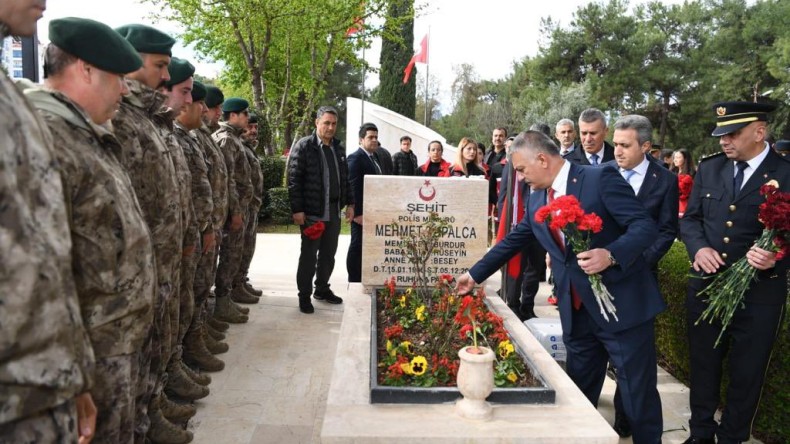 YÜCE TÜRK MİLLETİ SİZE MİNETTAR