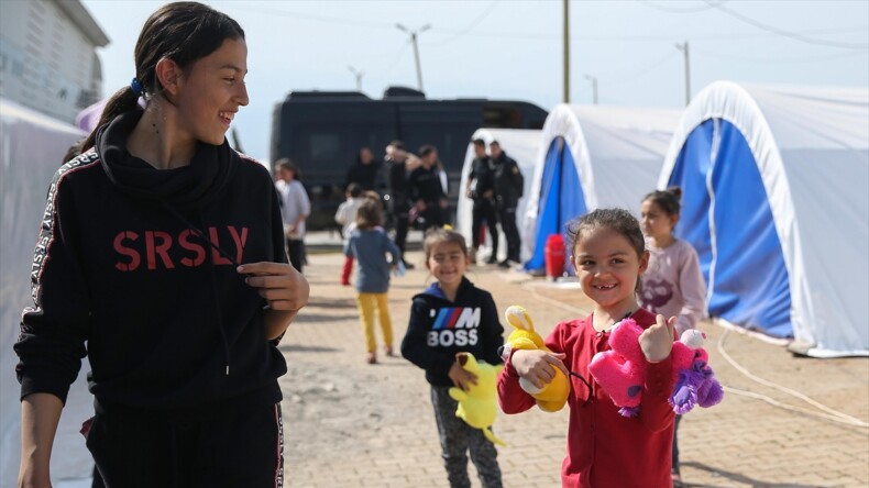 Beşiktaş taraftarının depremzede çocuklara gönderdiği oyuncaklar Kahramanmaraş’a ulaştı