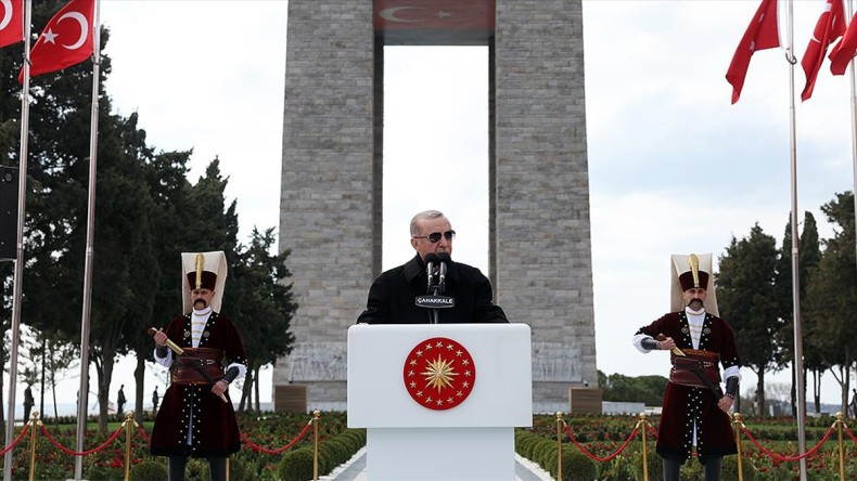 Çanakkale Deniz Zaferi’nin 108. yıl dönümünde Şehitler Abidesi’nde tören düzenlendi