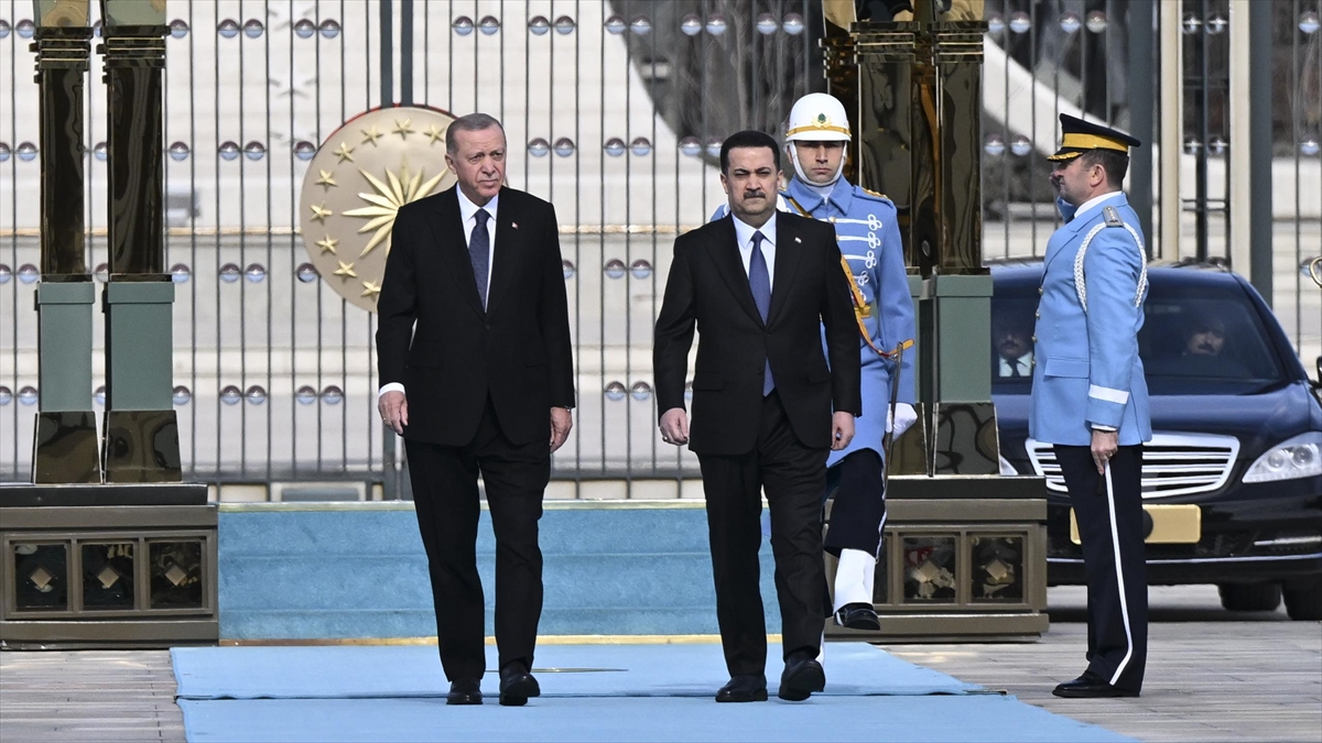 Cumhurbaşkanı Erdoğan, Türkiye’ye gelen Irak Başbakanı Şiya es-Sudani’yi resmi törenle karşıladı