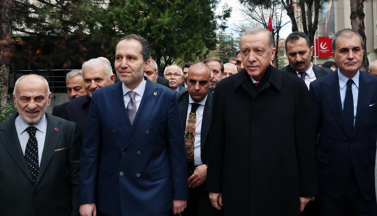 Cumhurbaşkanı Erdoğan, Yeniden Refah Partisi Genel Başkanı Erbakan’ı ziyaret etti
