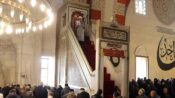 Edirne’deki Eski Cami’de imamlar 6 asırdır cuma ve bayram hutbelerine kılıçla çıkıyor