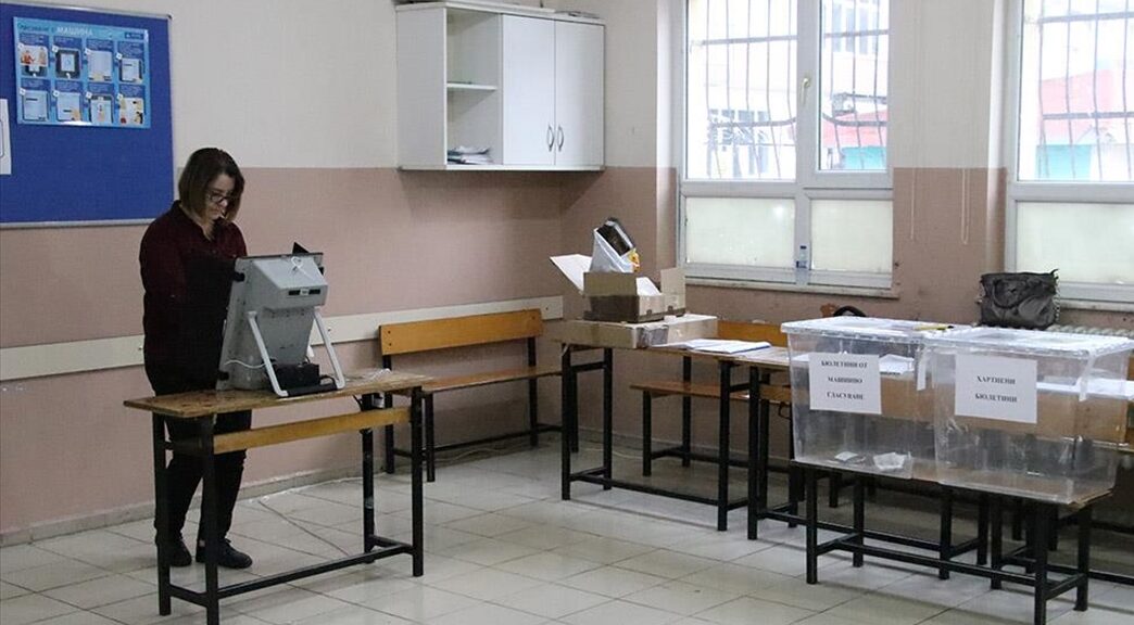 Trakya’da yaşayan çifte vatandaşlar, Bulgaristan’daki seçimler için oy kullanmaya başladı