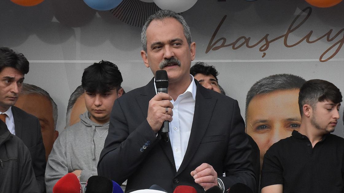 Milli Eğitim Bakanı Özer: Birlik beraberlik içerisinde olduğumuz sürece çözemeyeceğimiz hiçbir problem yok