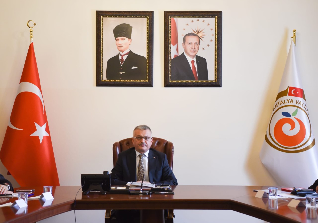 VALİ YAZICI BAŞKONSOLOS VE KONSOLOSLARLA BİR ARAYA GELDİ