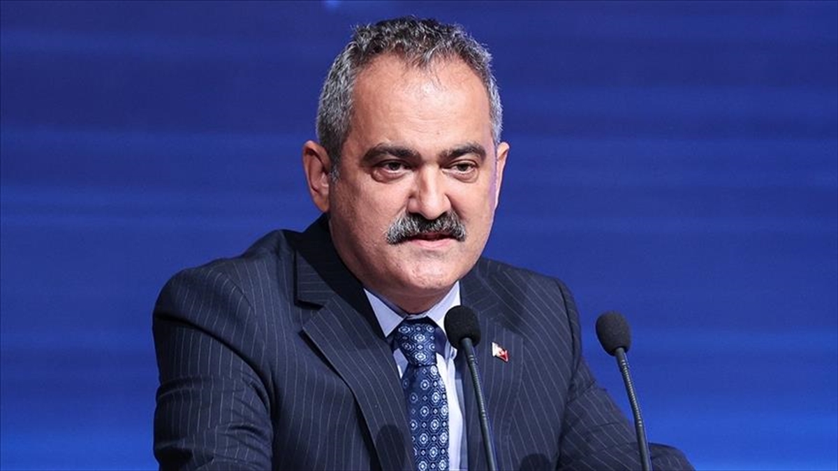 Bakan Özer: Öğretmenlerin 19-23 Haziran’daki yıl sonu mesleki çalışmaları, uzaktan eğitim yoluyla yapılacak