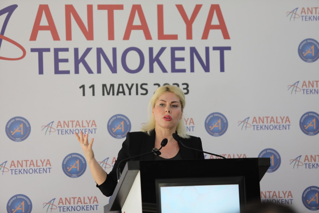 Bakan Çavuşoğlu Akdeniz Üniversitesi’nde girişimcilerle buluştu