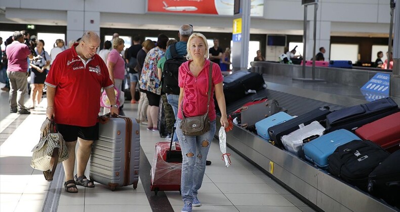 Antalya’ya hava yoluyla gelen turist sayısı 3 milyon 405 bini aştı
