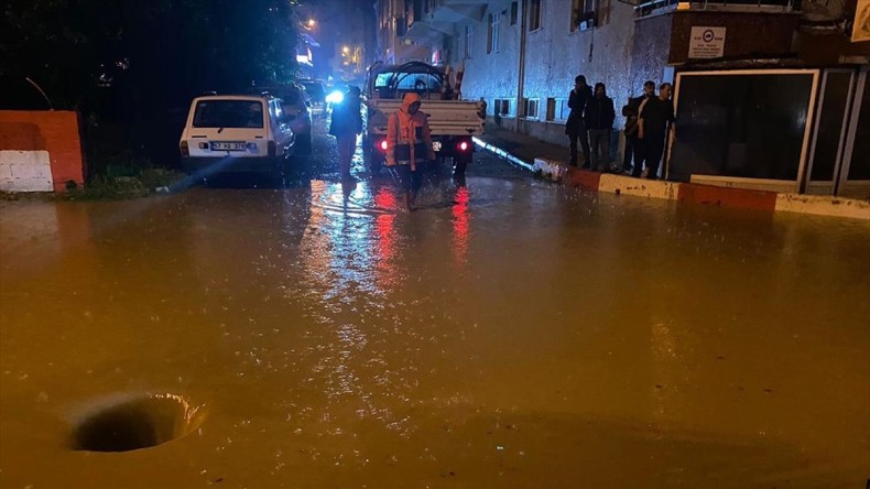 Sinop’ta sağanak nedeniyle iki ilçede taşımalı eğitime ara verildi