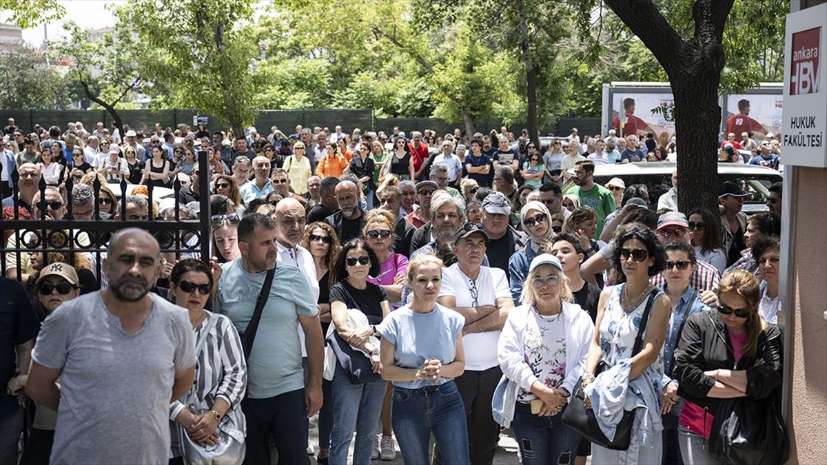 AA-20230618-31462789-31462788-ADAYLAR_SALONLARDA_AILELERI_DE_OKUL_CEVRELERINDE_AYT_HEYECANINI_YASADI