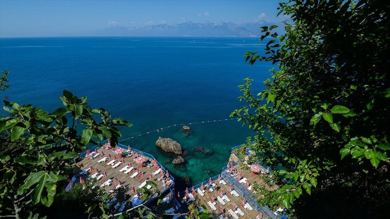 Antalya’da falez plajları arife günü hizmete açılacak