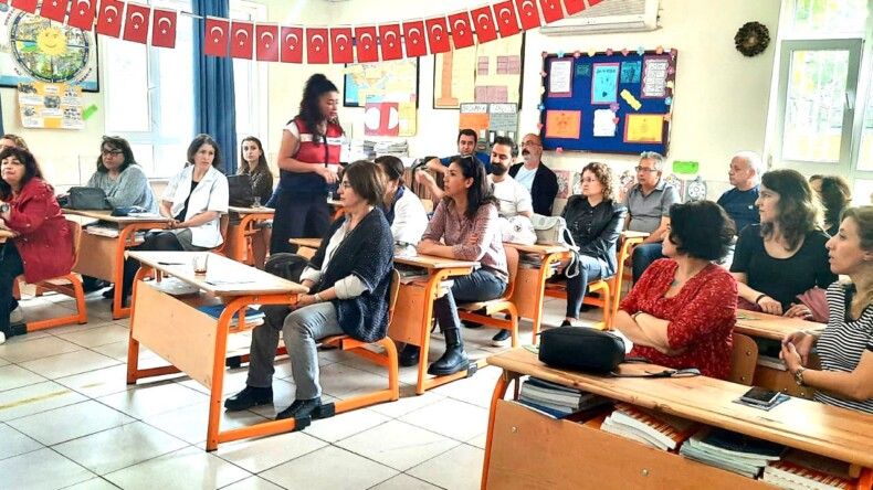  Antalya Valiliği koordinesinde; Bağımlılık ile Mücadele Temelli Farkındalık Eğitimi ve En İyi Narkotik Polisi; Anne Eğitimi
