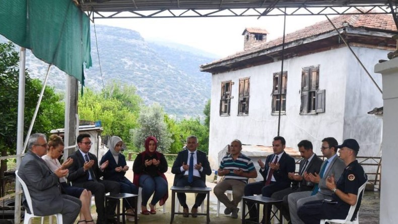 BÜYÜK TÜRK MİLLETİ DAİMA ŞEHİT AİLELERİMİZİN YANINDADIR