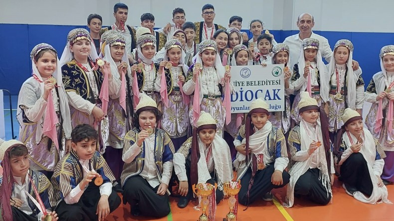 OSMANİYE BELEDİYESİ YEDİ OCAK HALK OYUNLARI TOPLULUĞUNDAN İKİ BİRİNCİLİK