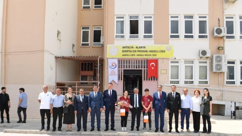 EN ÇOK KİTAP OKUNAN ŞEHRİN ANTALYA OLMASINI İSTİYORUM