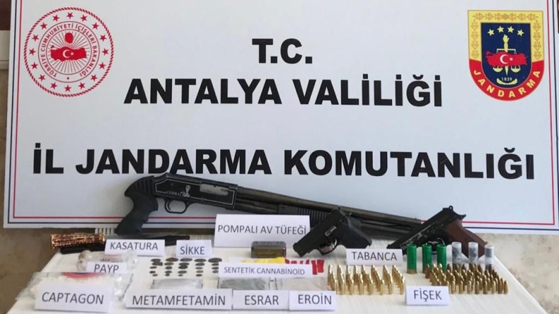 UYUŞTURUCUYLA MÜCADELE HIZ KESMEDEN DEVAM EDİYOR