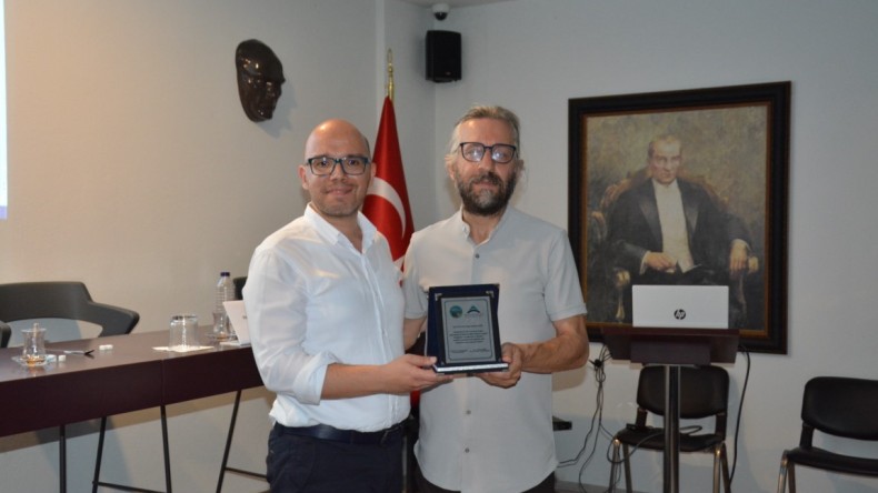Antalya Kent Konseyi’nde “Cumhuriyet ve Hukuk” Konferansı