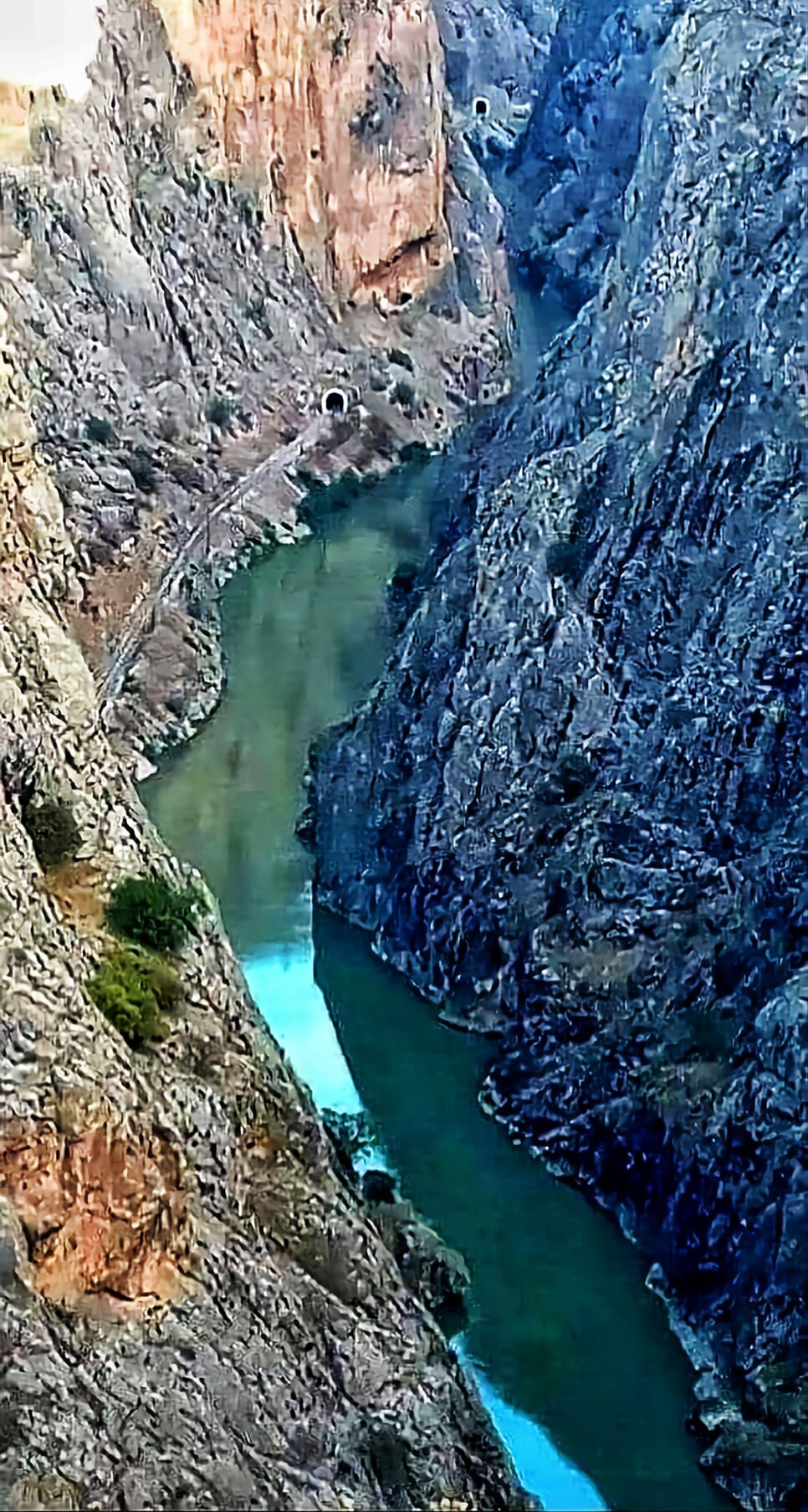 Sivas – Erzurum Demir Yolunun Geçtiği Kemah’ta 