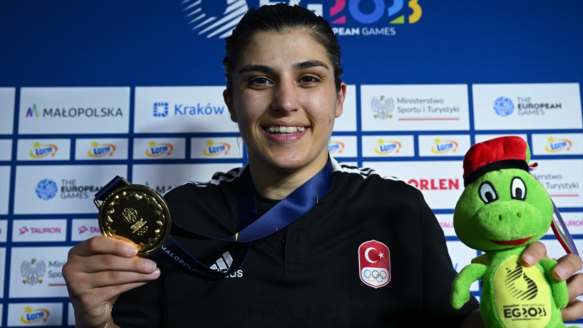 Milli boksör Busenaz Sürmeneli’den 3. Avrupa Oyunları’nda altın madalya