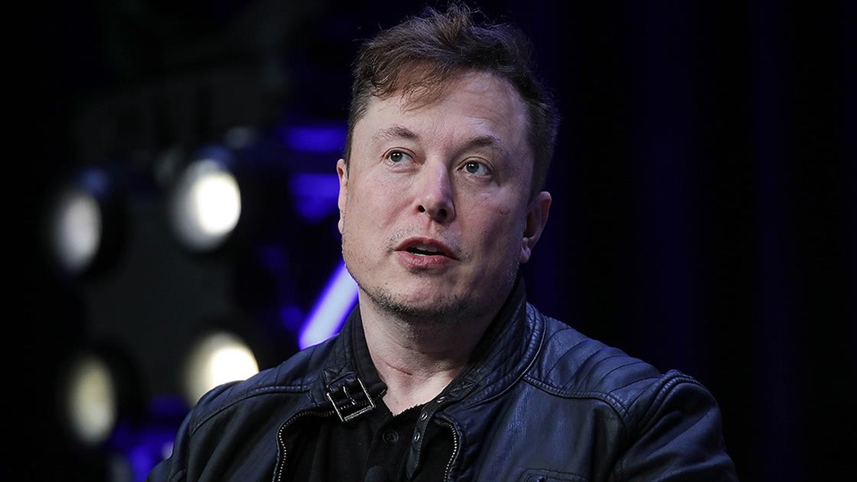 Elon Musk, Zuckerberg “kafes dövüşü” öncesi ünlü güreşçi St-Pierre ile idman yaptı