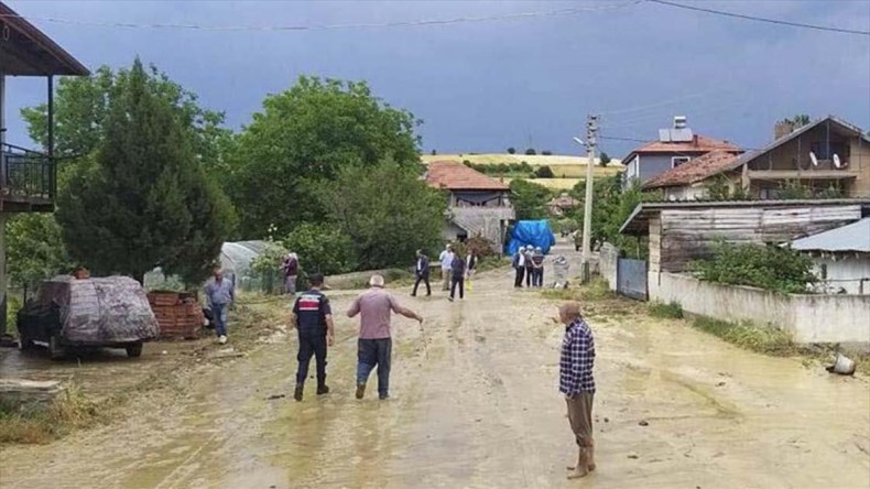Uşak’ta sağanak etkili oldu
