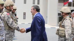 Cumhurbaşkanı Yardımcısı Yılmaz, Katar’da görevli Mehmetçik ile bir araya geldi