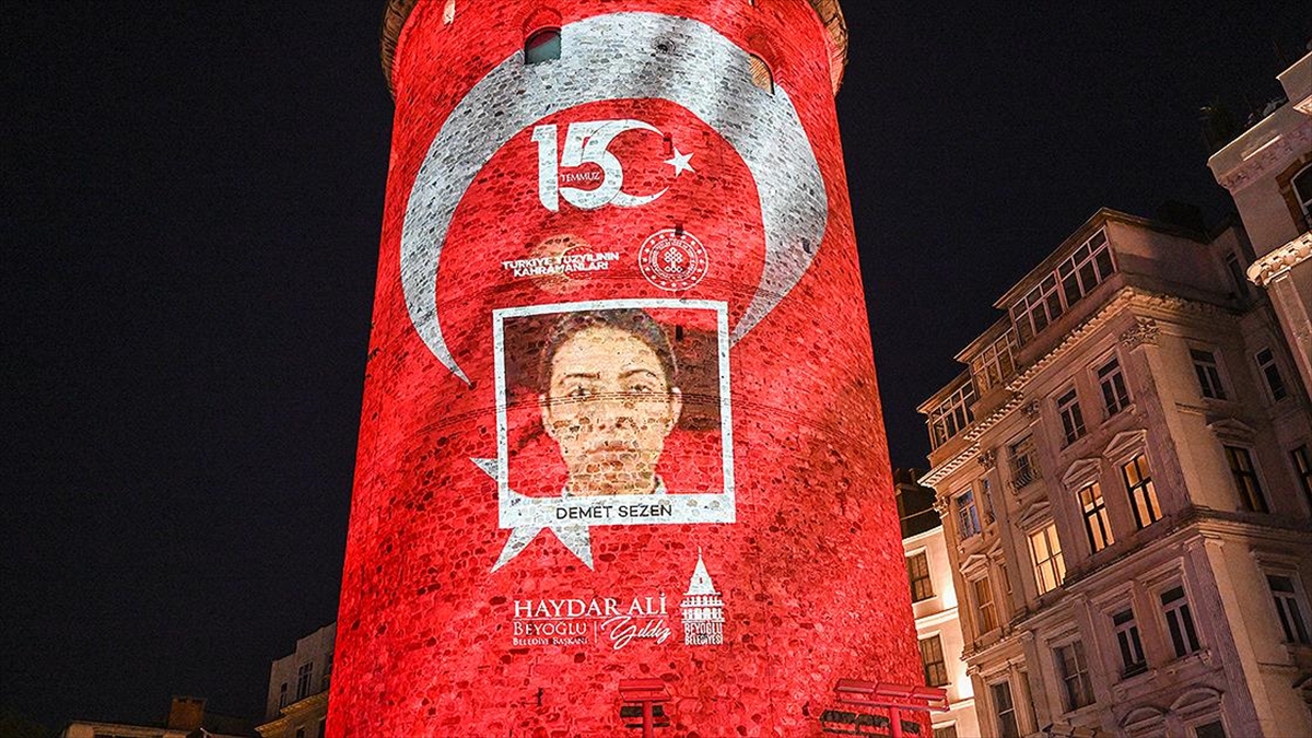 AA-20230714-31680708-31680707-GALATA_KULESINE_15_TEMMUZ_SEHITLERININ_FOTOGRAFLARI_YANSITILDI