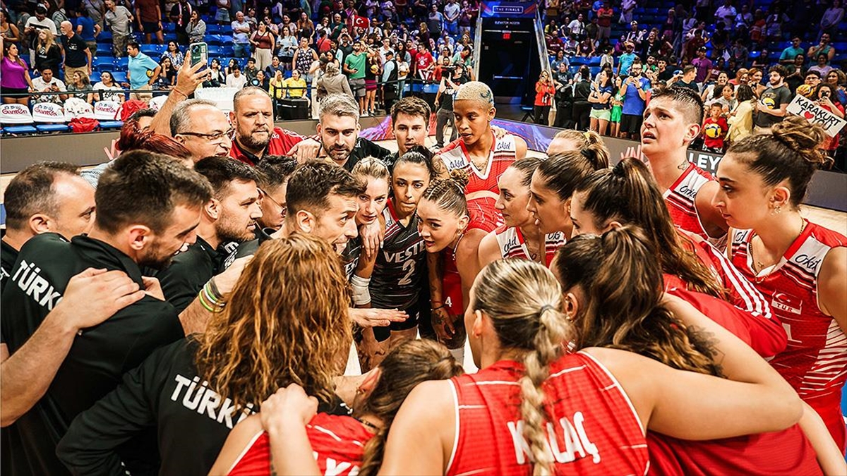 AA-20230716-31690502-31690501-A_MILLI_KADIN_VOLEYBOL_TAKIMI_MILLETLER_LIGI_SAMPIYONLUGU_ICIN_PARKEYE_CIKACAK