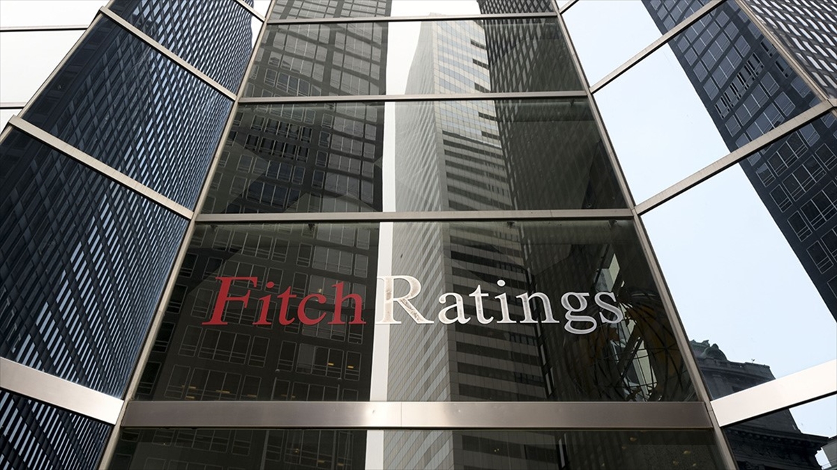 Fitch’ten İngiltere’ye borçlanma uyarısı