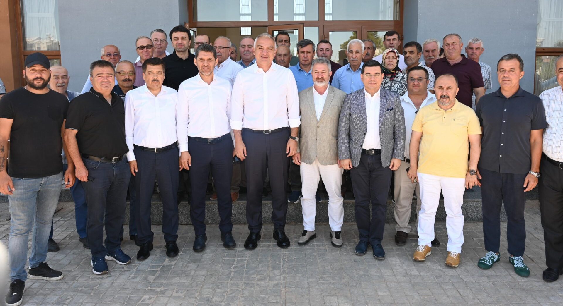 Bakan Ersoy, Kepez’de mahalle muhtarlarıyla buluştu