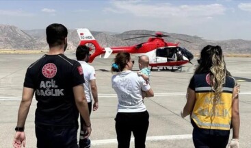 Şırnak’ta boğazına çengelli iğne kaçan bebek, ambulans helikopterle Şanlıurfa’ya sevk edildi