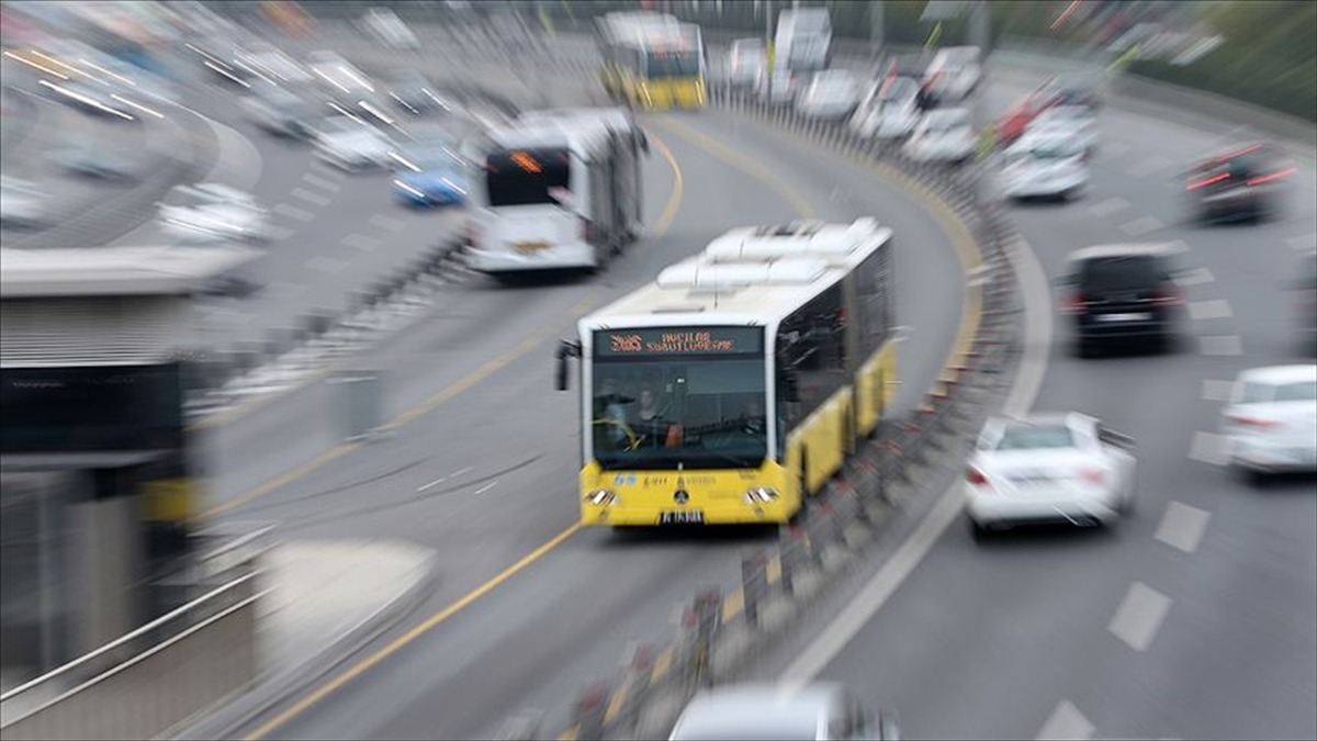 İstanbul’da toplu ulaşımda kredi kartıyla ödemenin pahalı olması tepki çekiyor