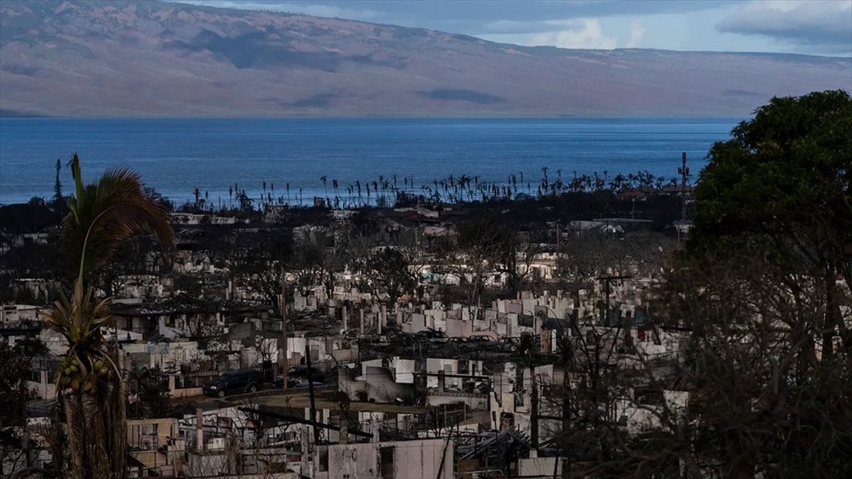 Hawaii Valisi Green, yangınların sürdüğü Maui’nin “küllerinden yeniden doğacağını” söyledi