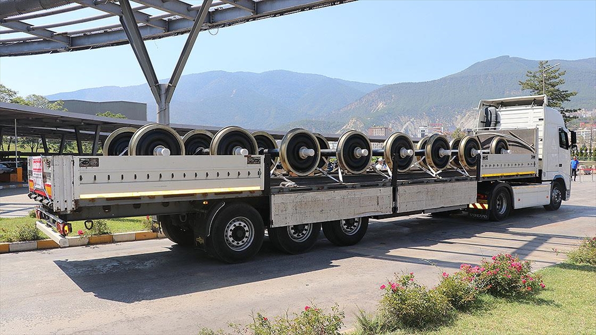 KARDEMİR’de üretilen ilk yerli ve milli tren tekerlek setleri Sivas’a gönderildi