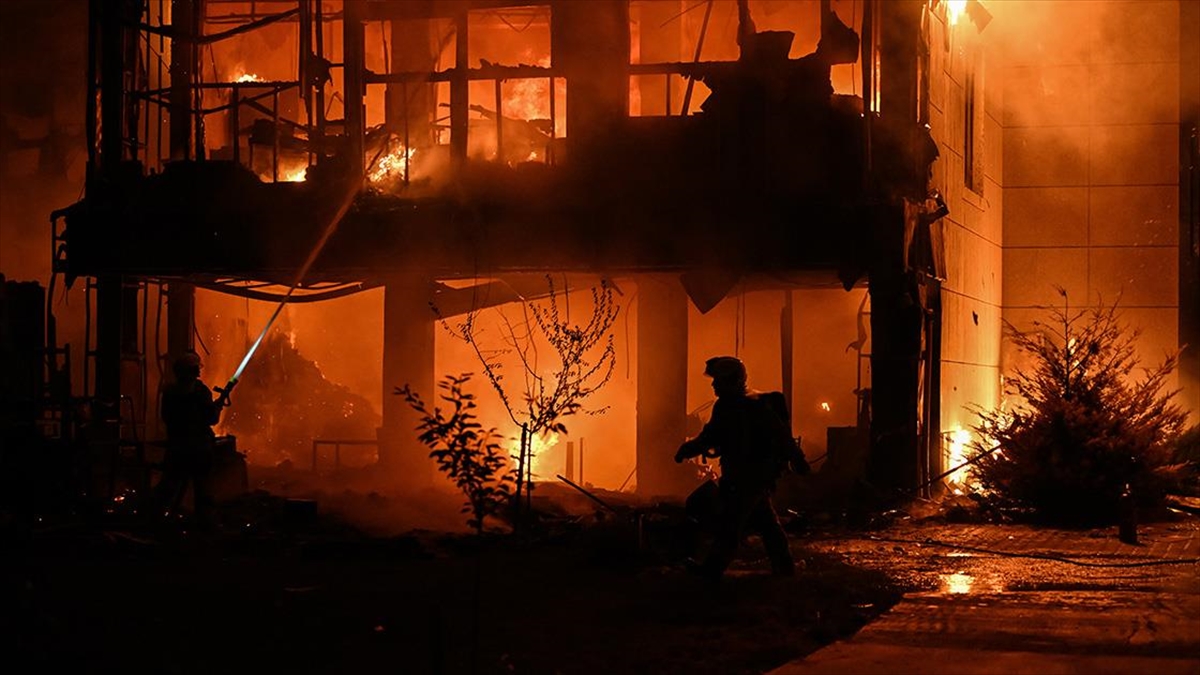 Ankara’da bir markette çıkan yangın hasara neden oldu
