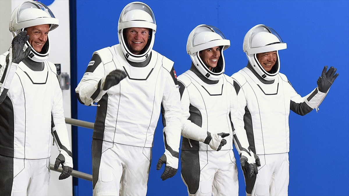 Space X’in 4 astronotu Uluslararası Uzay İstasyonu’na iniş yaptı