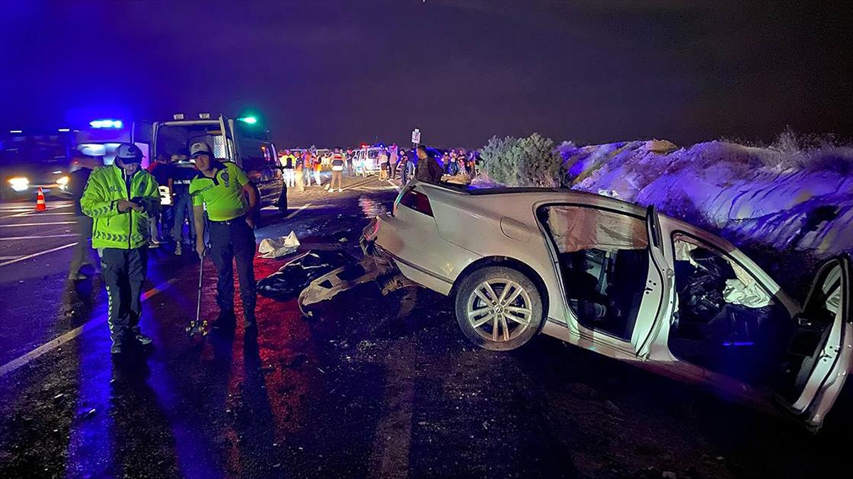 Nevşehir’de iki otomobilin çarpıştığı kazada 4 kişi hayatını kaybetti