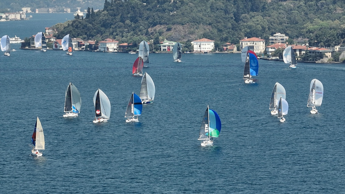 30 Ağustos Zafer Bayramı nedeniyle İstanbul Boğazı Yat Yarışları gerçekleşti