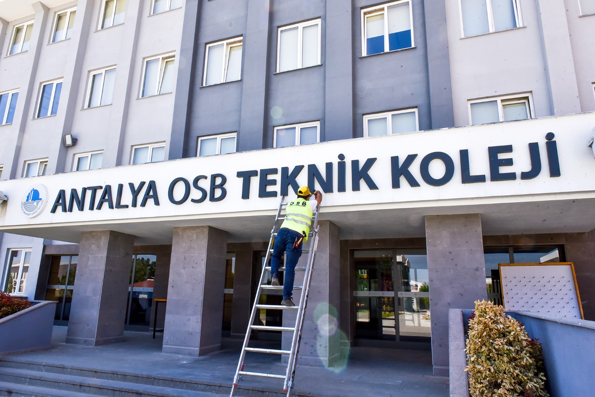 ANTALYA OSB EĞİTİM ALANLARINI GÜÇLENDİRDİ