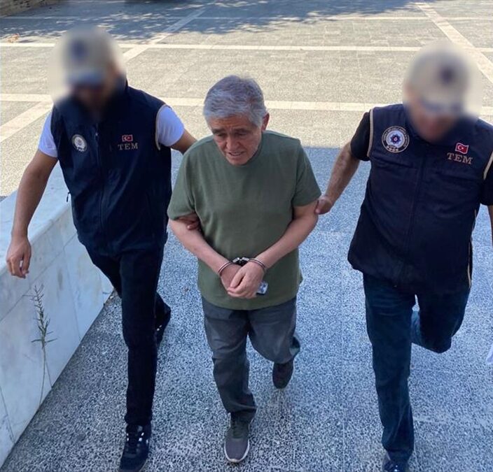 Bakan Yerlikaya, turuncu kategoride aranan FETÖ’cü Çetinkaya’nın yakalandığını açıkladı