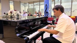 Otizmli “mutlak kulak” Sıtkı Taylan Hartavi, Bursalılara piyano resitali sundu
