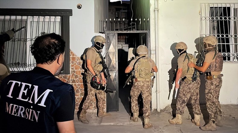 Mersin’de terör örgütlerine yönelik operasyonda 4 zanlı yakalandı