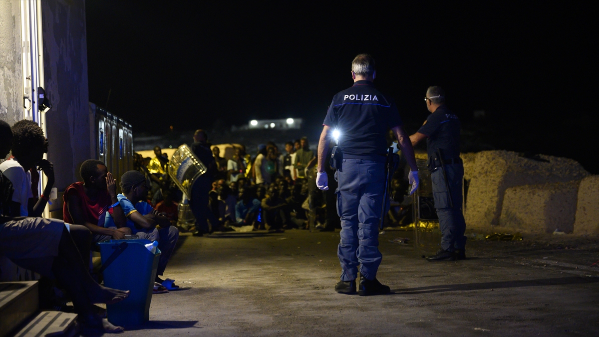 Düzensiz göç akınına uğrayan Lampedusa Adası’nda acil durum ilan edildi