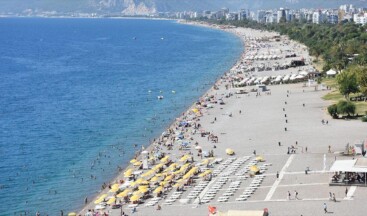 Antalya’da sahillerde hareketlilik sürdü