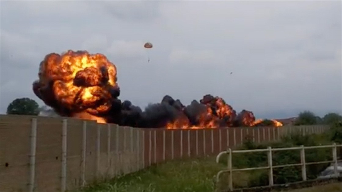 İtalya Hava Kuvvetlerinin akrobasi timi “Frecce Tricolori”ne ait uçak düştü