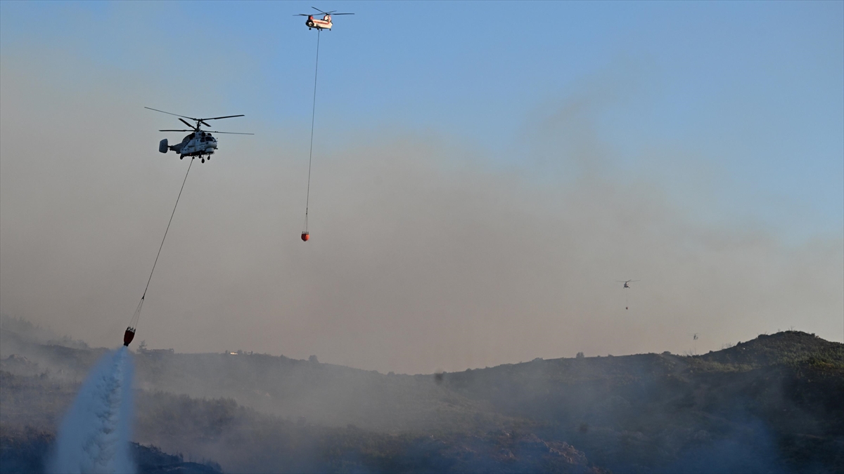 İzmir’deki orman yangınına müdahale eden helikopter baraja düştü