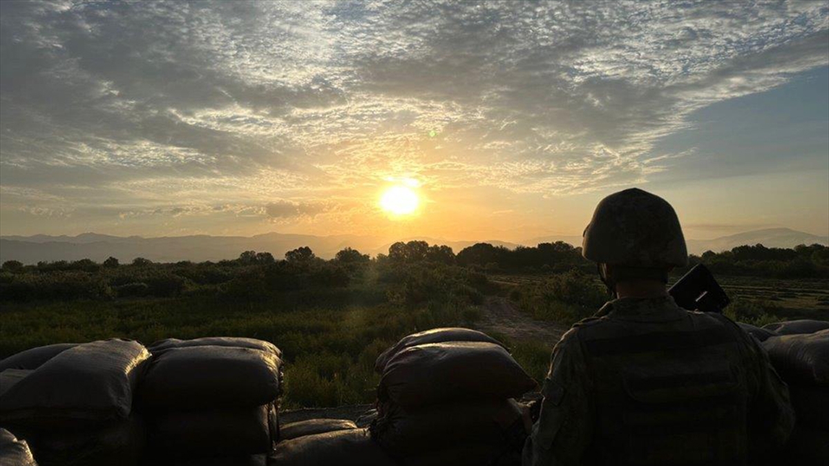 Türkiye’ye girmeye çalışan PKK’lı terörist Suriye sınırında yakalandı