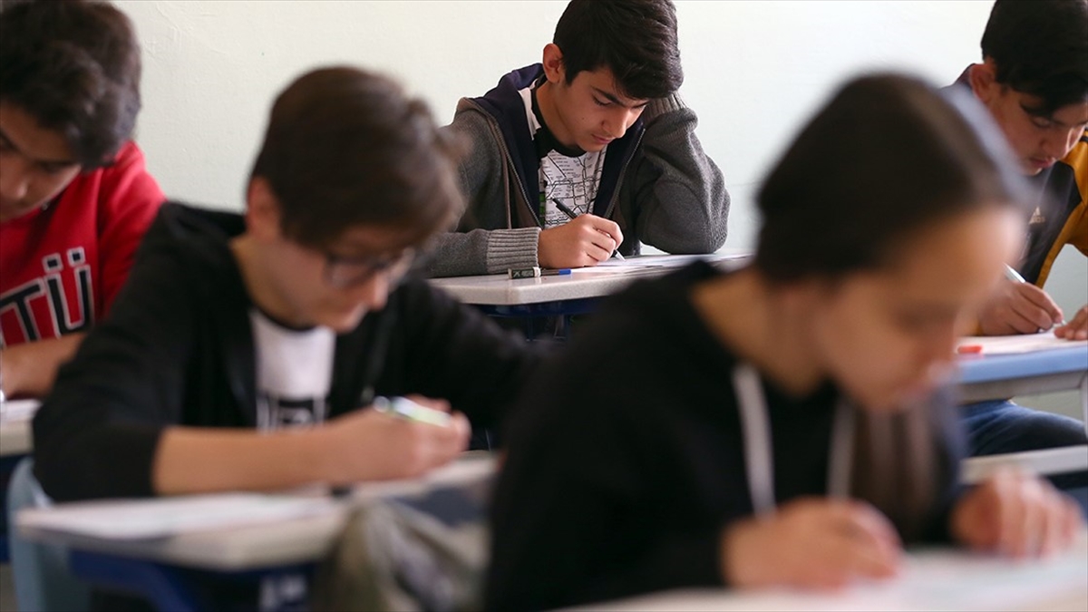 MEB ülke genelinde ortaokul ve liselerde ilk kez yapılacak “ortak sınav” tarihlerini açıkladı