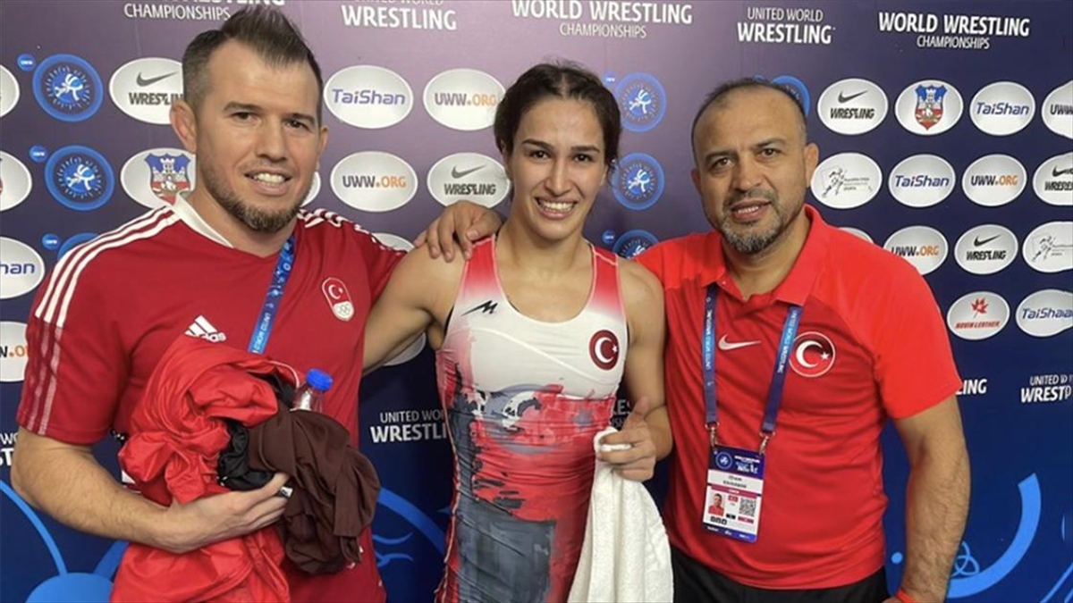 Buse Tosun Çavuşoğlu, Dünya Güreş Şampiyonası’nda Türkiye’ye olimpiyat kotası kazandırdı